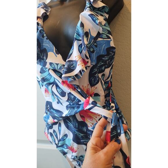 Ladies One Piece Swimsuit Large Blue Pink Floral women’s swimsuit - Picture 4 of 9